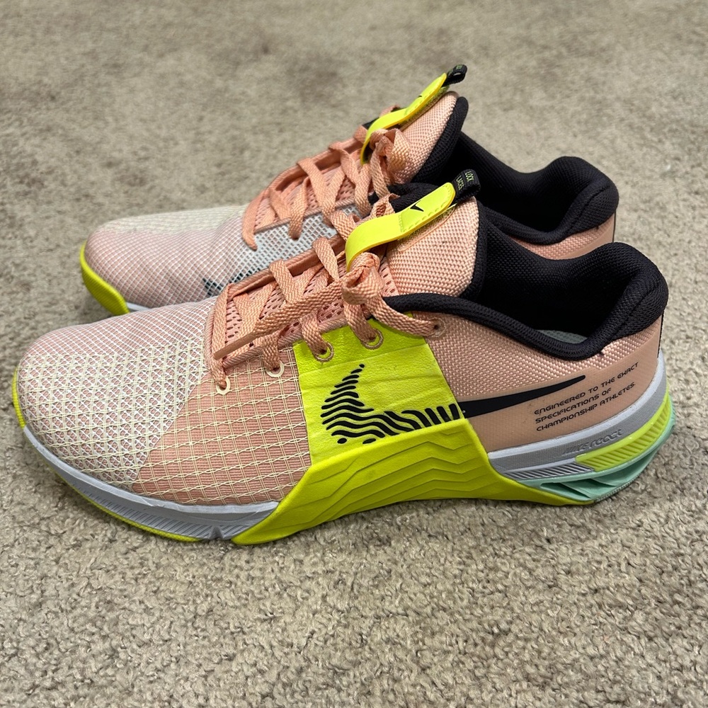 Nike Metcon Women's Peach and Neon Yellow Athletic Shoes - Picture 3 of 7